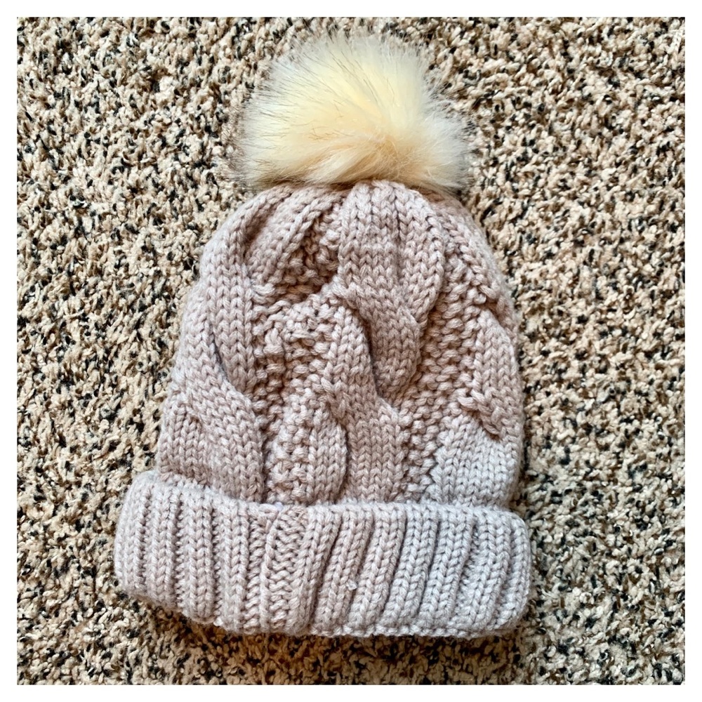 Women’s Fur Line Pom Pom Beanie